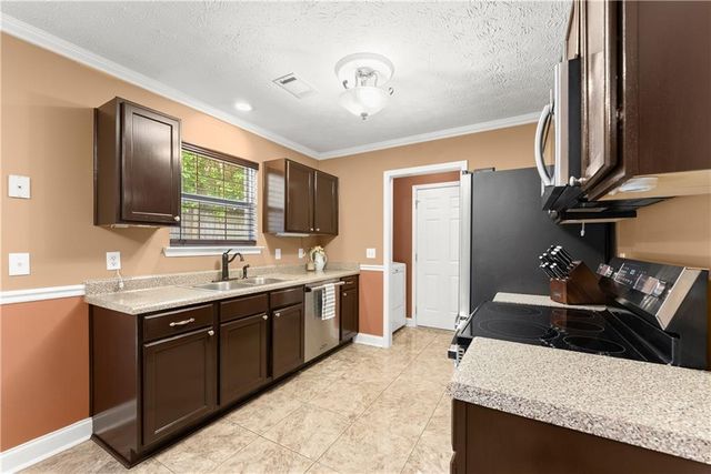 5090 Limerick Lane, Flowery Branch, GA 30542