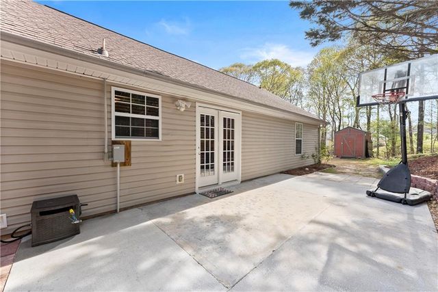 5090 Limerick Lane, Flowery Branch, GA 30542