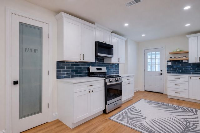 1922 Elmwood Boulevard, Dallas, TX 75224