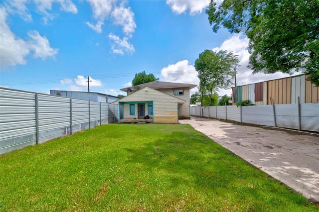 336 W Mount Houston Road, Houston, TX 77037