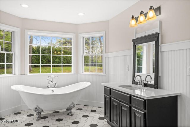 7 Deep Woods Drive, Colonie, NY 12110