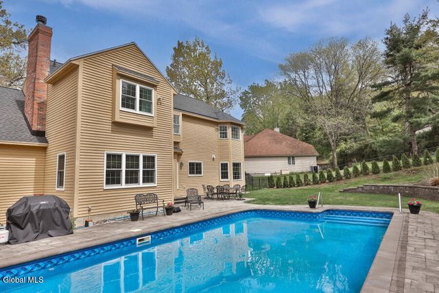 7 Deep Woods Drive, Colonie, NY 12110
