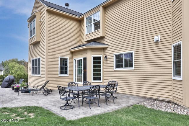 7 Deep Woods Drive, Colonie, NY 12110