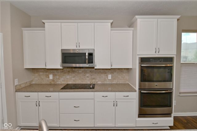 1356 Preserve Court, Greenwood, IN 46143