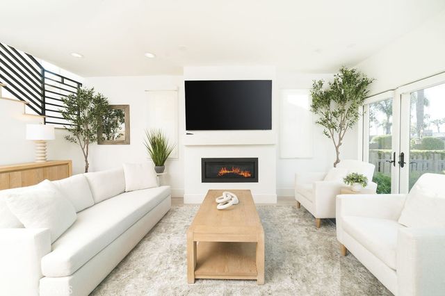 608 Heliotrope, Corona Del Mar, CA 92625