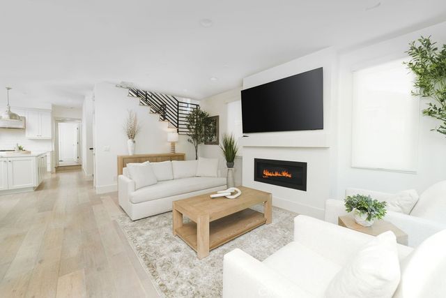 608 Heliotrope, Corona Del Mar, CA 92625