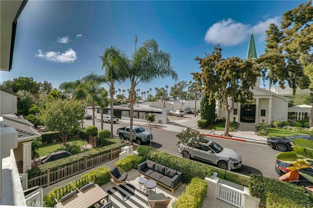 608 Heliotrope, Corona Del Mar, CA 92625