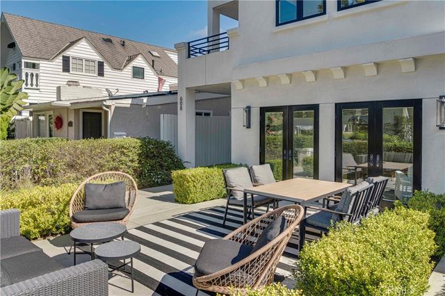 608 Heliotrope, Corona Del Mar, CA 92625