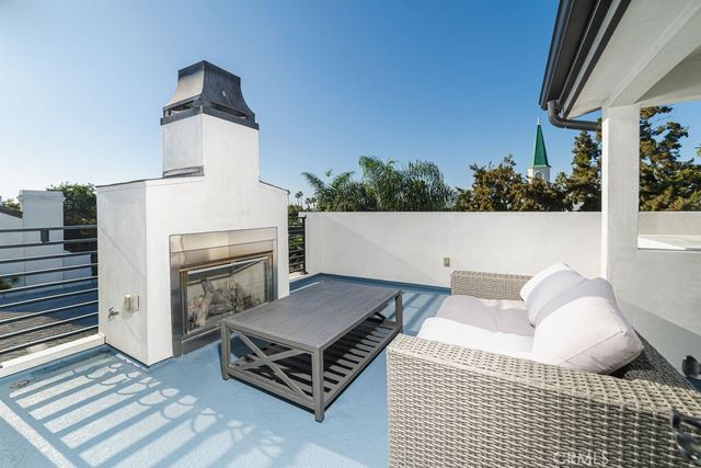 608 Heliotrope, Corona Del Mar, CA 92625