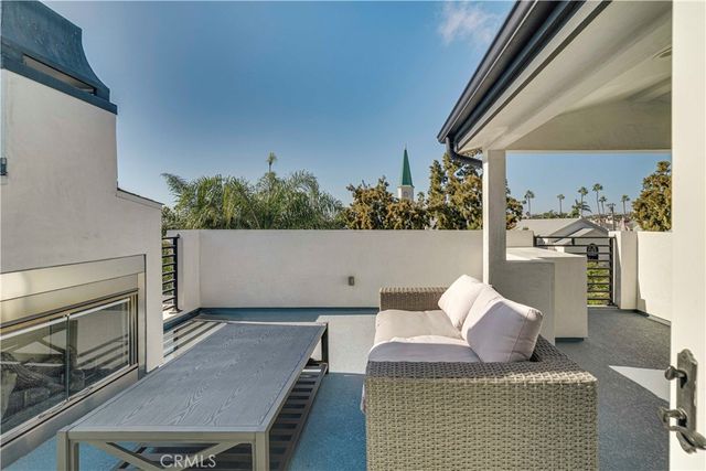 608 Heliotrope, Corona Del Mar, CA 92625