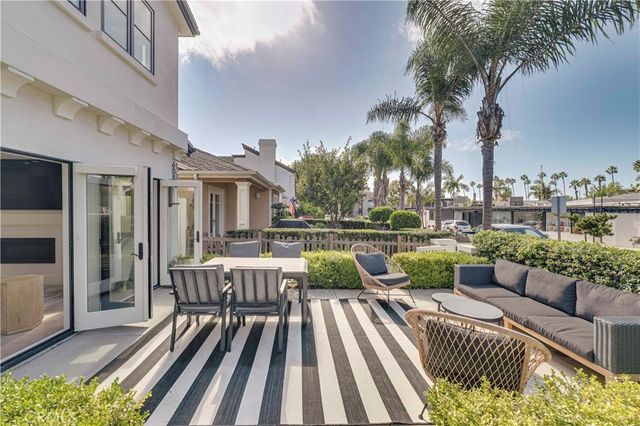 608 Heliotrope, Corona Del Mar, CA 92625