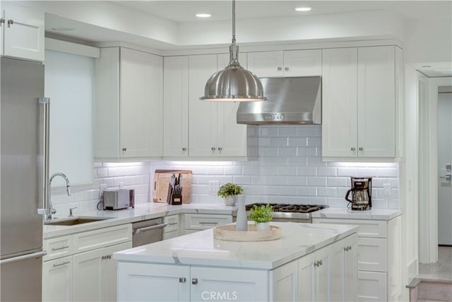 608 Heliotrope, Corona Del Mar, CA 92625