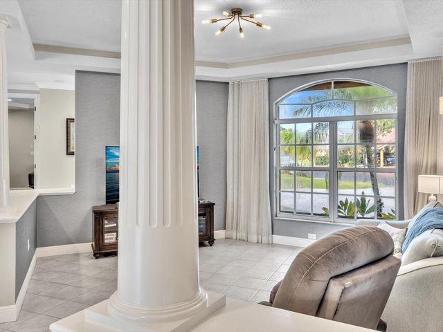 8941 SW 8th St, Plantation, FL 33324