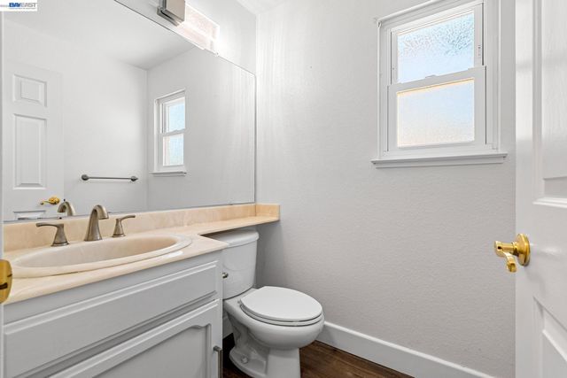 1059 Bellflower St, Livermore, CA 94551