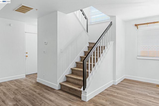 1059 Bellflower St, Livermore, CA 94551