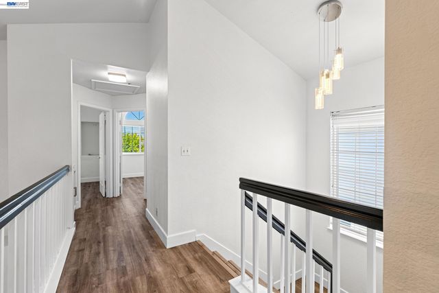 1059 Bellflower St, Livermore, CA 94551