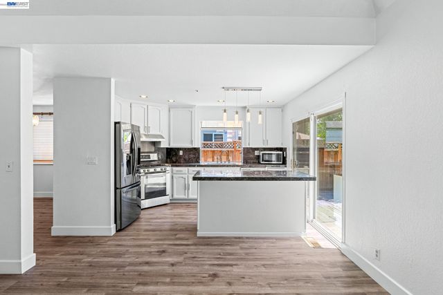 1059 Bellflower St, Livermore, CA 94551