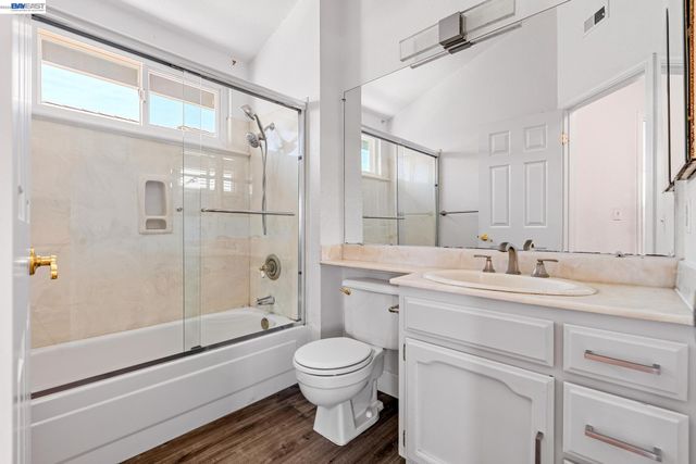 1059 Bellflower St, Livermore, CA 94551