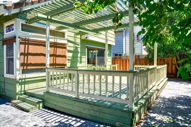 1059 Bellflower St, Livermore, CA 94551