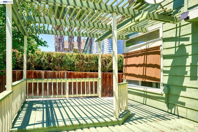 1059 Bellflower St, Livermore, CA 94551
