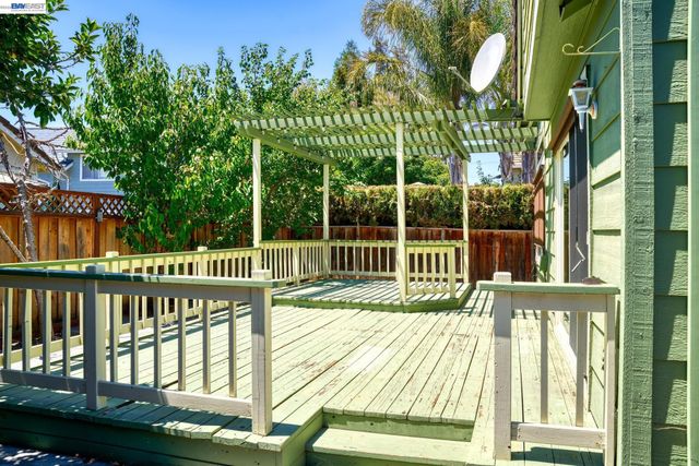 1059 Bellflower St, Livermore, CA 94551