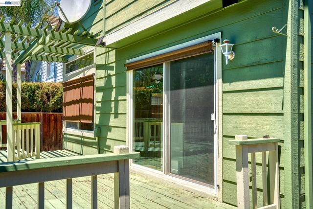 1059 Bellflower St, Livermore, CA 94551