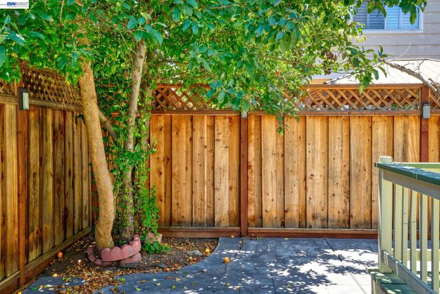 1059 Bellflower St, Livermore, CA 94551