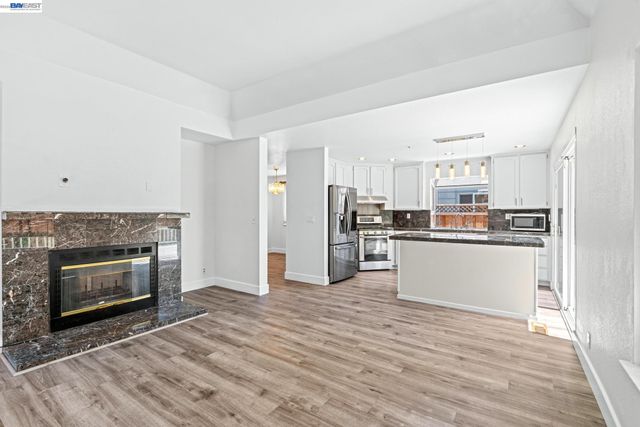 1059 Bellflower St, Livermore, CA 94551