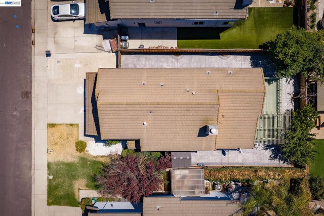 1059 Bellflower St, Livermore, CA 94551