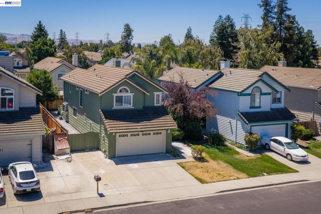 1059 Bellflower St, Livermore, CA 94551