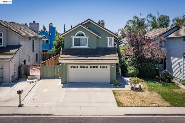 1059 Bellflower St, Livermore, CA 94551