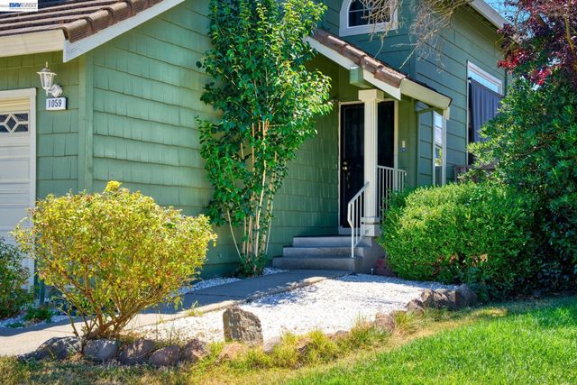 1059 Bellflower St, Livermore, CA 94551
