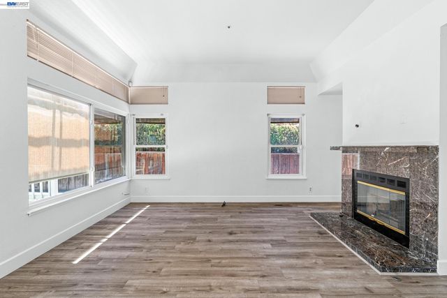 1059 Bellflower St, Livermore, CA 94551