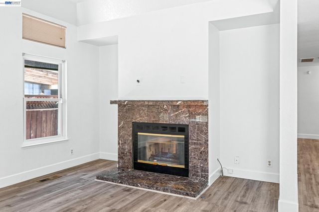 1059 Bellflower St, Livermore, CA 94551