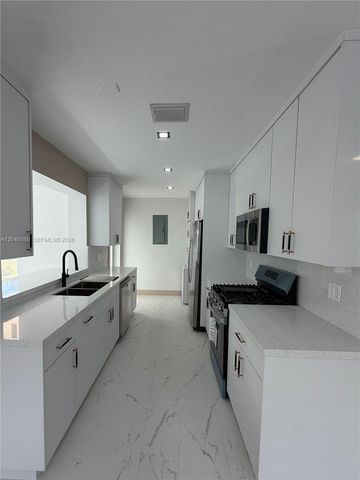 8235 SW 62nd Pl, Miami, FL 33143