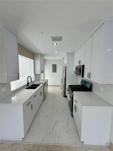 8235 SW 62nd Pl, Miami, FL 33143