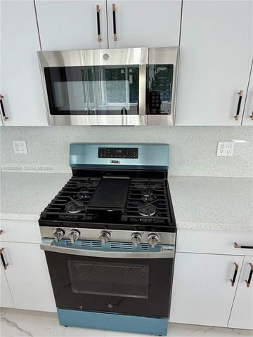 8235 SW 62nd Pl, Miami, FL 33143