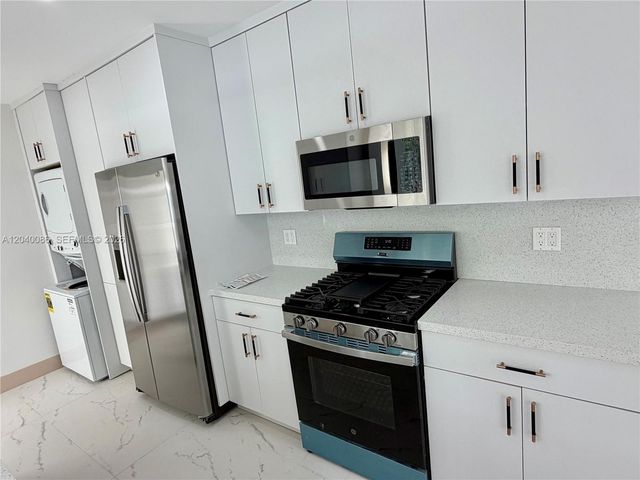8235 SW 62nd Pl, Miami, FL 33143