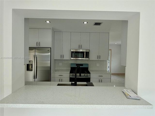 8235 SW 62nd Pl, Miami, FL 33143