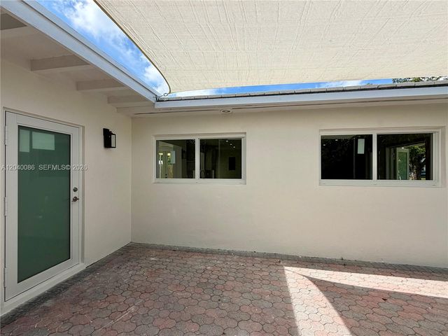 8235 SW 62nd Pl, Miami, FL 33143