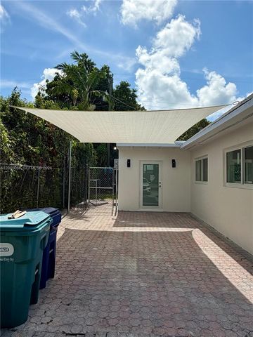 8235 SW 62nd Pl, Miami, FL 33143
