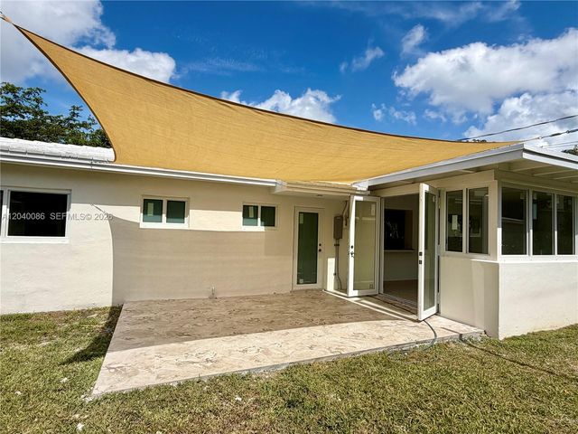 8235 SW 62nd Pl, Miami, FL 33143
