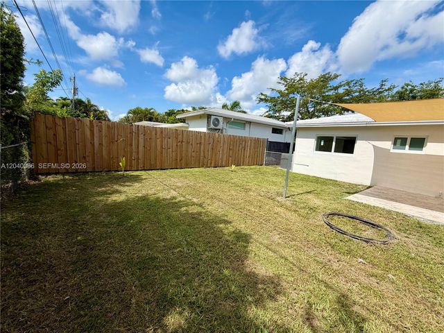 8235 SW 62nd Pl, Miami, FL 33143