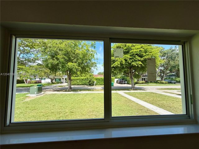 8235 SW 62nd Pl, Miami, FL 33143