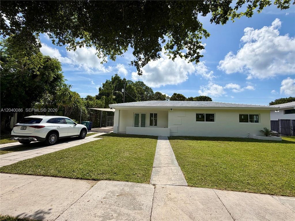 8235 SW 62nd Pl, Miami, FL 33143