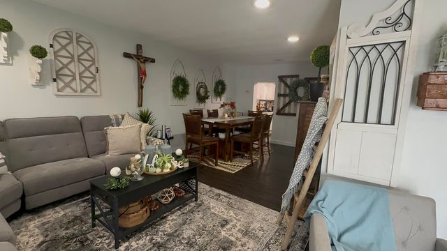124 HUNTER Avenue, Council Bluffs, IA 51503