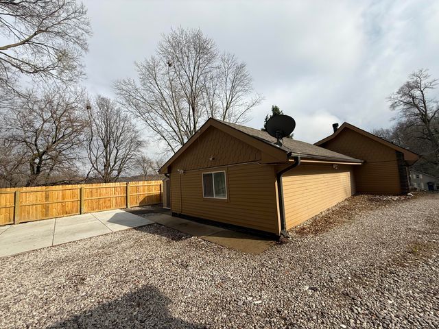 124 HUNTER Avenue, Council Bluffs, IA 51503