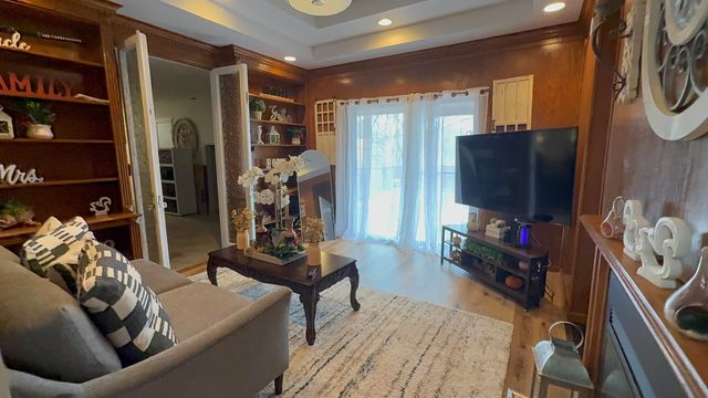 124 HUNTER Avenue, Council Bluffs, IA 51503