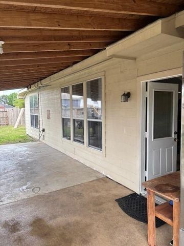 702 Hollyhock Drive, Stafford, TX 77477