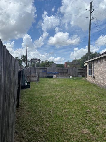 702 Hollyhock Drive, Stafford, TX 77477